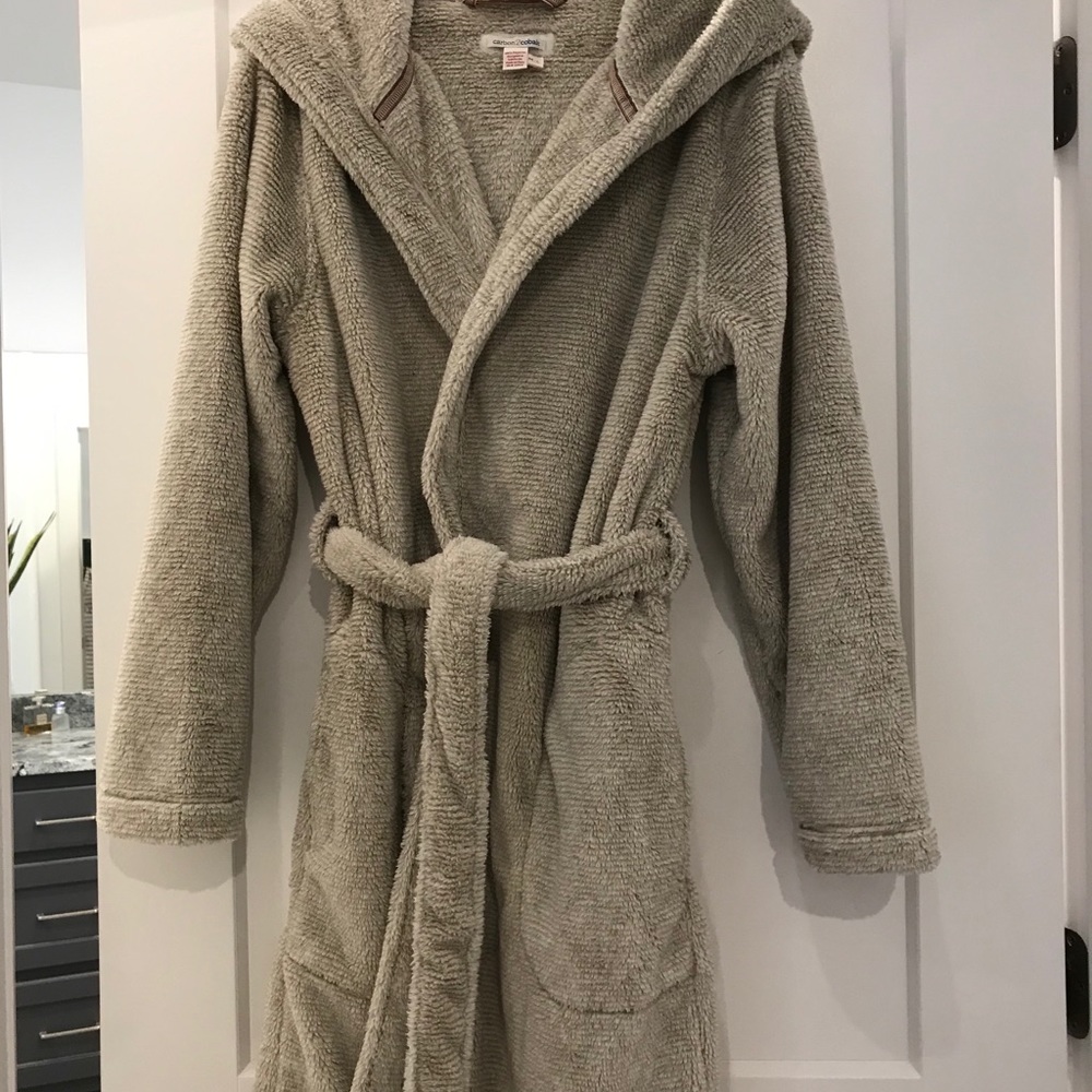 Women’s fleece robe